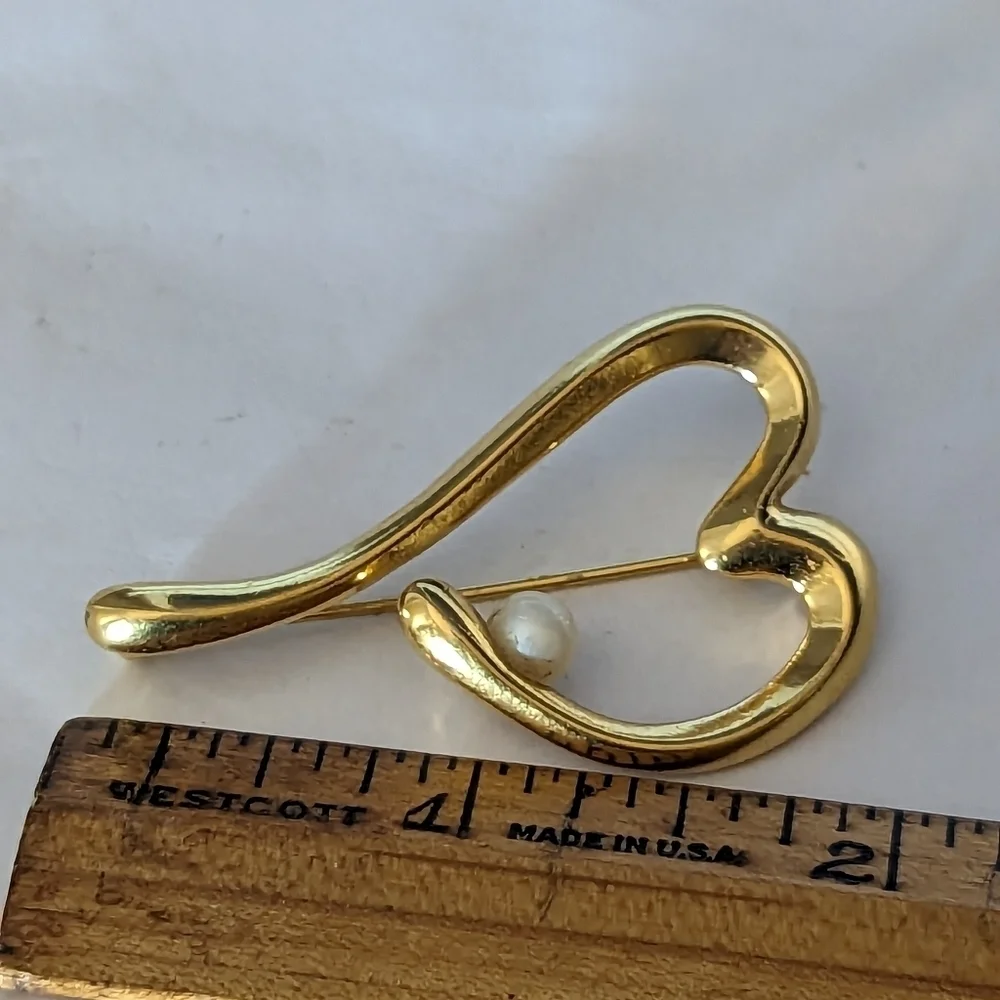 Heart Brooch Pin Faux Pearl Signature Pin 10kt gp, 2